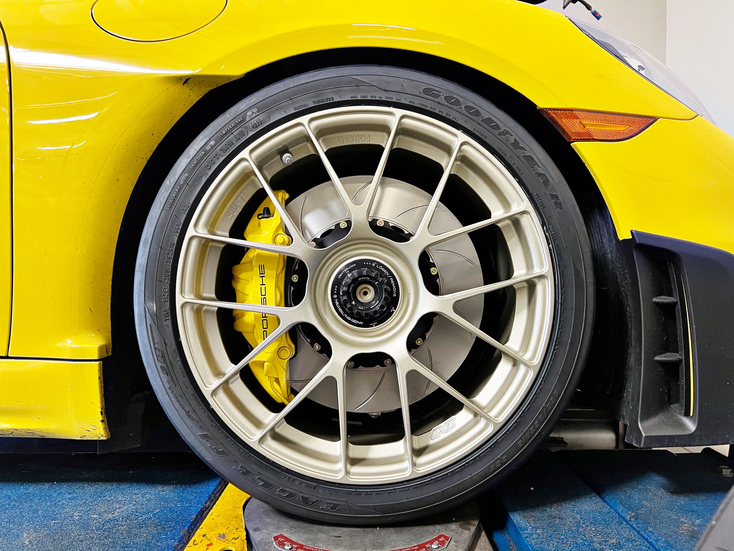 Porsche 718 GT4RS 19" Wheels Upgrade Package